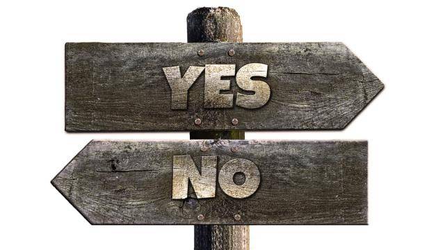 2 wooden signs, one 'yes", one "no", pointing in opposite directions.